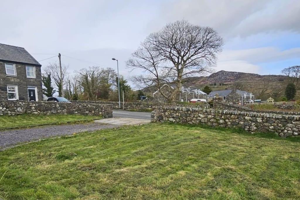 Cosy Cottage In Snowdonia Brynkir Bagian luar foto
